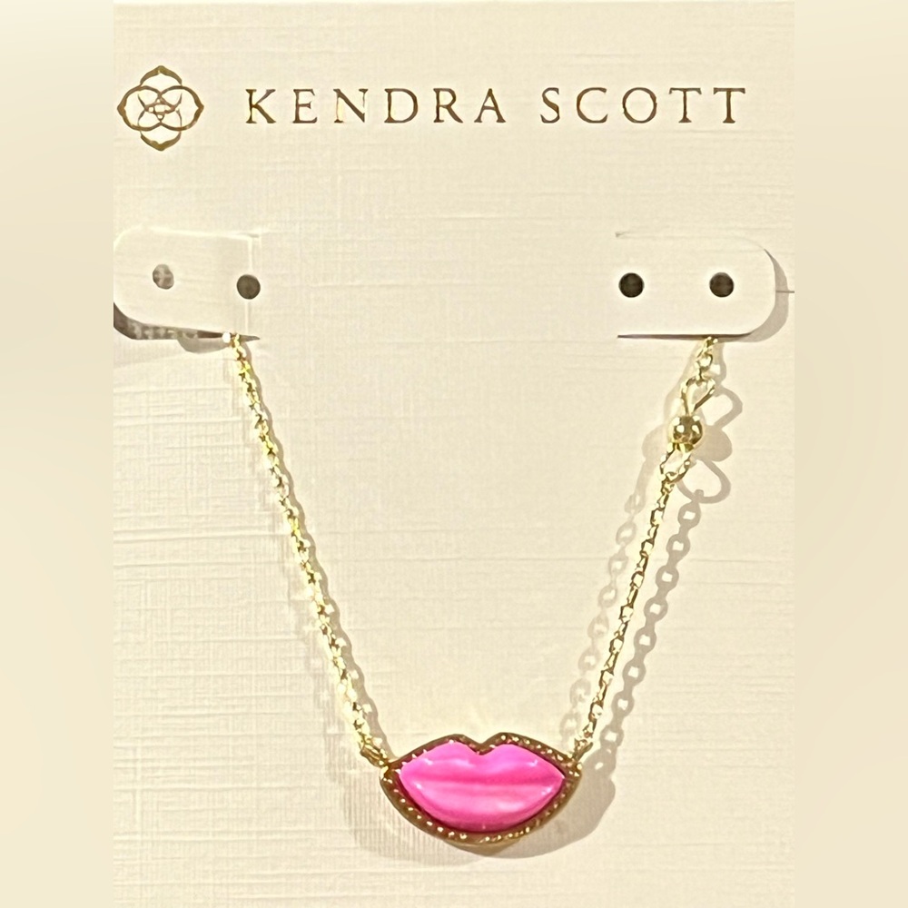 Kendra Scott Hot Pink Lip Pendant Gold Necklace